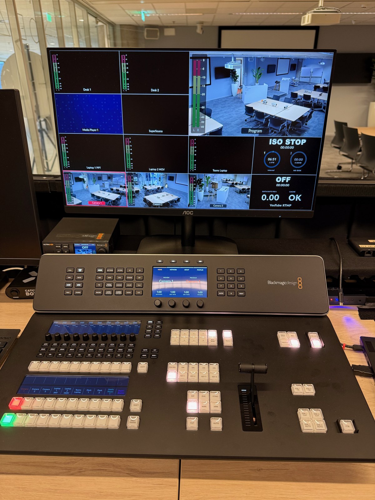 Blackmagic videomixer met multiview-monitor